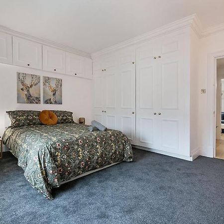 Knightsbridge Two Bed Apartment London Bagian luar foto