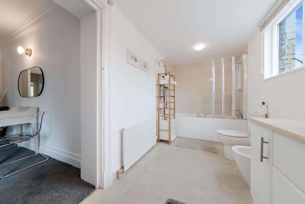 Knightsbridge Two Bed Apartment London Bagian luar foto